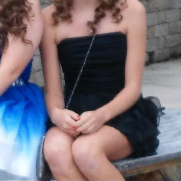 Black dress with ruffles - Picture 4 of 4